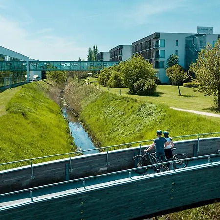 Therme Laa Hotel Silent Spa Villas فندق 4*