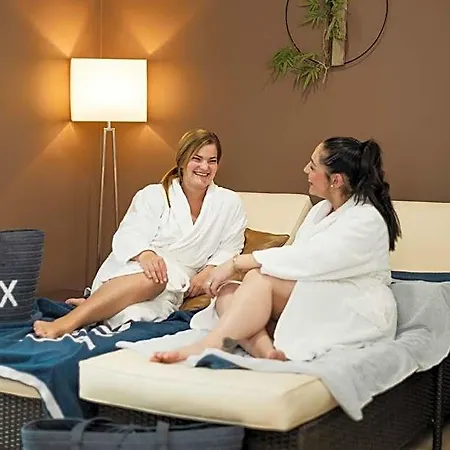 מלון Therme Laa Silent 4*