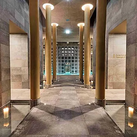 Therme Laa Silent מלון
