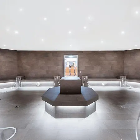 מלון Therme Laa Silent 4*
