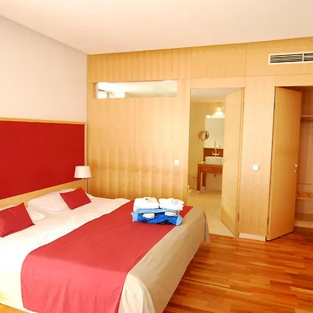 호텔 Therme Laa - & Silent 4*