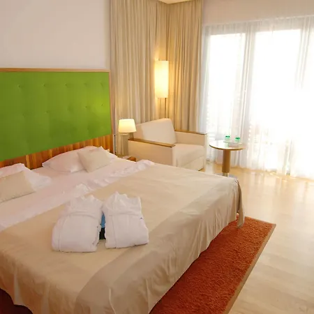 Therme Laa Hotel Silent Spa Villas فندق