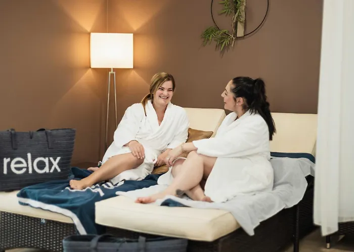 Therme Laa Silent ホテル 4*