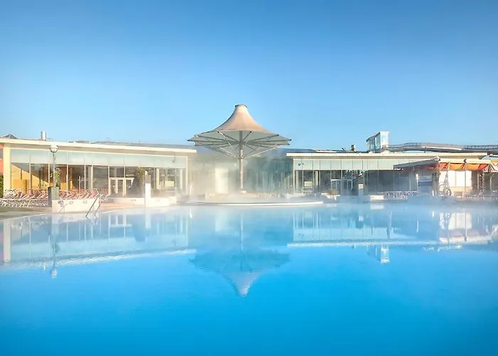 Therme Laa Silent ホテル 4*