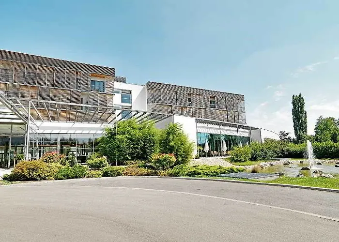 ホテル Therme Laa Silent 4*