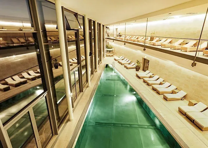 Therme Laa Silent ホテル