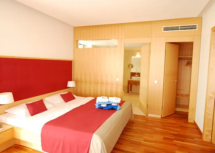 ホテル Therme Laa Silent 4*